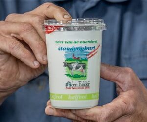 Den Eelder standyoghurt halfvol 0,5 ltr.